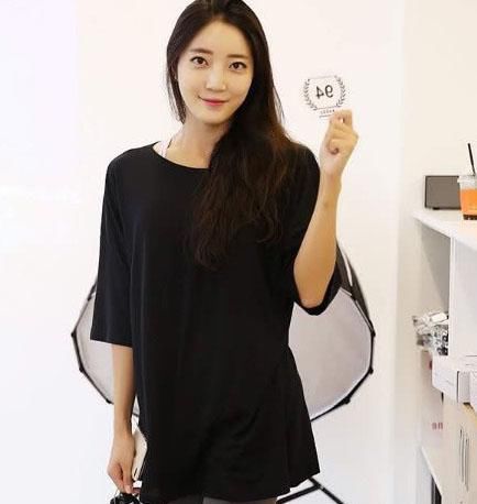 女人|她13岁时曾把男孩打哭, 健身7年看似强壮, 实际女人魅力十足!