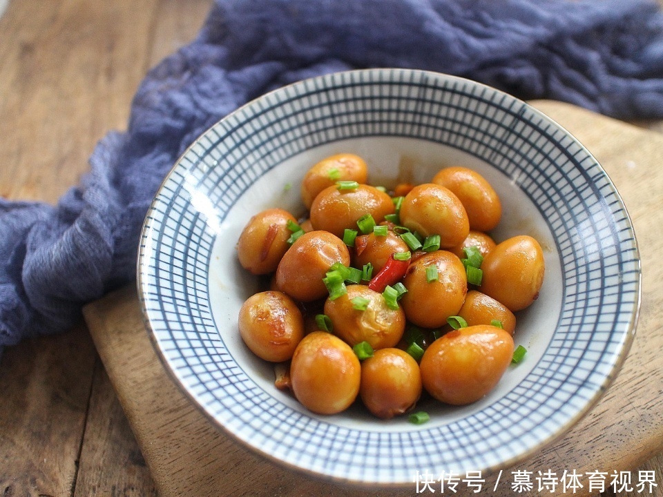 鹌鹑蛋别再卤着吃了,教你新做法,一口一个,比吃肉还过瘾