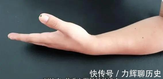 曲池穴|每天敲一敲,排干净身体里的毒素,肠道通了,皮肤也好了