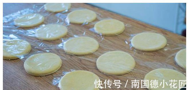消化|南瓜饼最近火了,不加1滴水,少油少糖,软糯香甜,易消化好吸收
