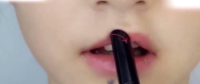 哑光唇 口红太贵?姑娘只用了1支口红 画出了8种唇色!
