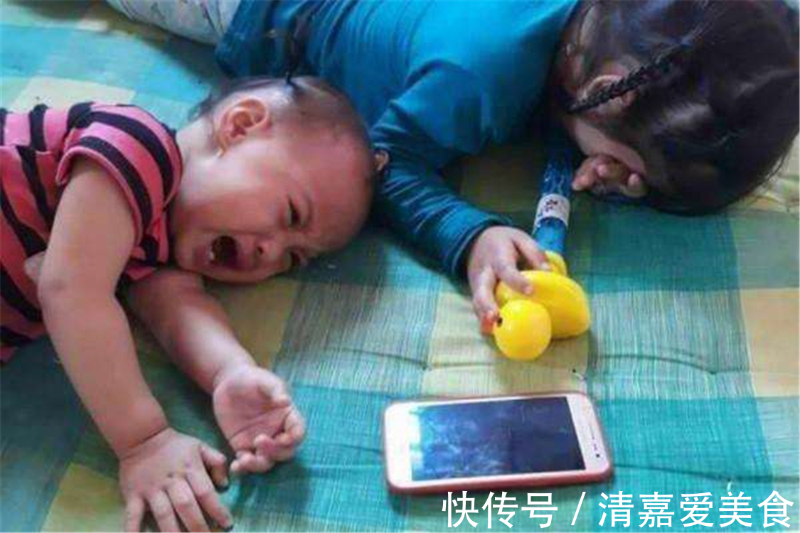 妈妈|哥哥将弟弟“下锅炖了”,妈妈发现时,旁边已经准备好了“配料”