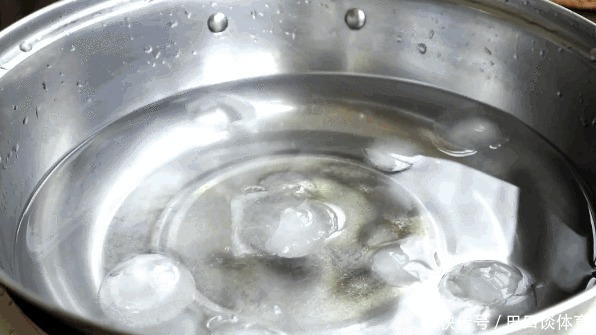 凉拌土豆丝，先焯水就错了，记住这4个步骤，简单开胃，脆嫩爽口