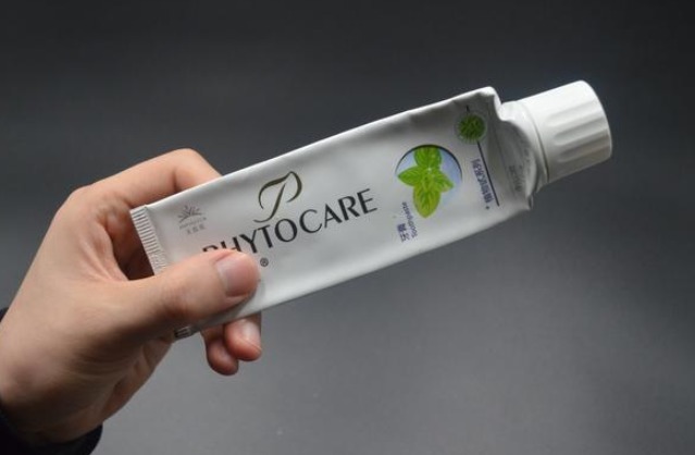 用完的空牙膏管别扔，放在厨房一年省好几百块，邻居见了个个夸好