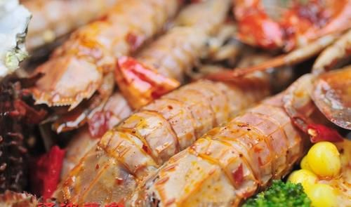 首家会飞的火锅落户沈阳,大虾火锅飞起来,小龙虾九块九