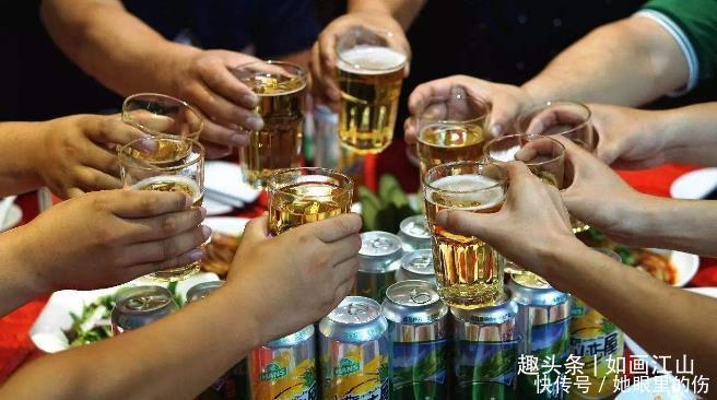 有人|为何有人啤酒3瓶不醉,白酒一杯就倒,一两白酒能抵几瓶啤酒
