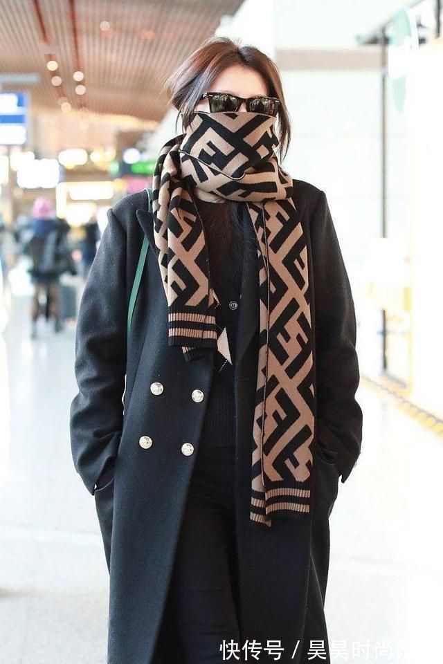 画家帽 冬日温柔风穿搭,还得是大衣+围巾更合适,保暖时尚又不挑年龄