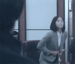 |搞笑GIF:一转身美美哒