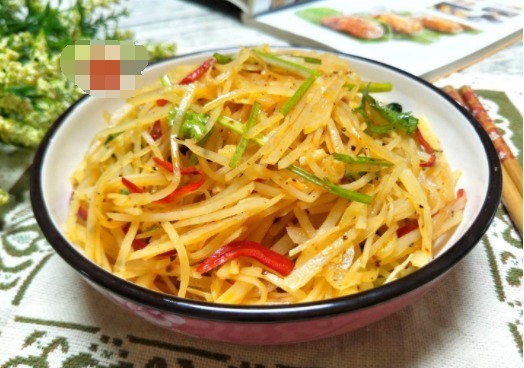 这样吃土豆,清脆爽口,酸辣适中,好吃又过瘾,一盘不够