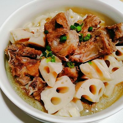 莲藕排骨汤|莲藕排骨汤