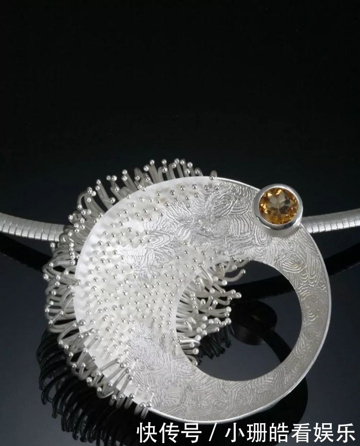 艺术|【艺术】她在珠宝上雕刻不败之花!生命在她的首饰中永生