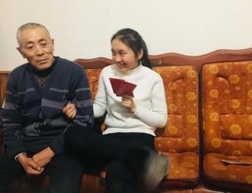 红纸|过年给孩子压岁钱,该年三十晚上给还是等到大年初一,是有讲究的