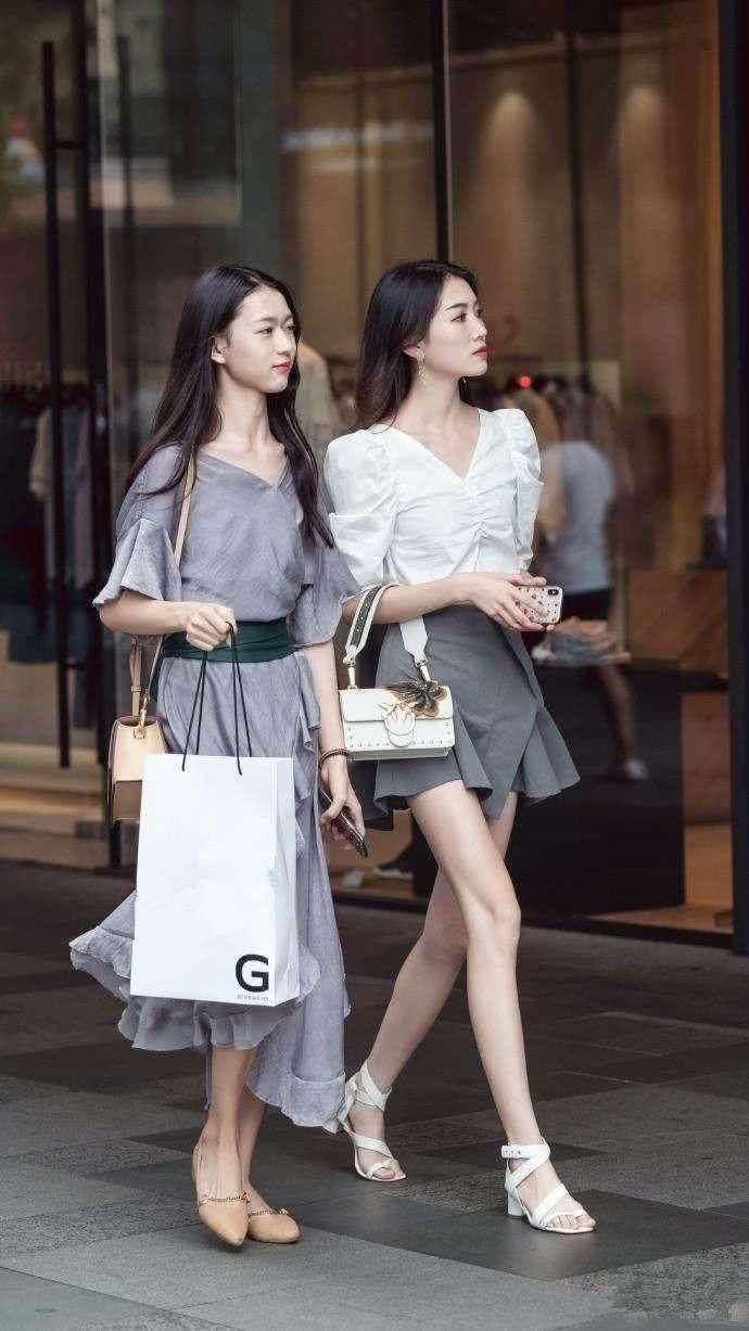 街拍:美女的端庄穿搭,很有气质,非常喜欢