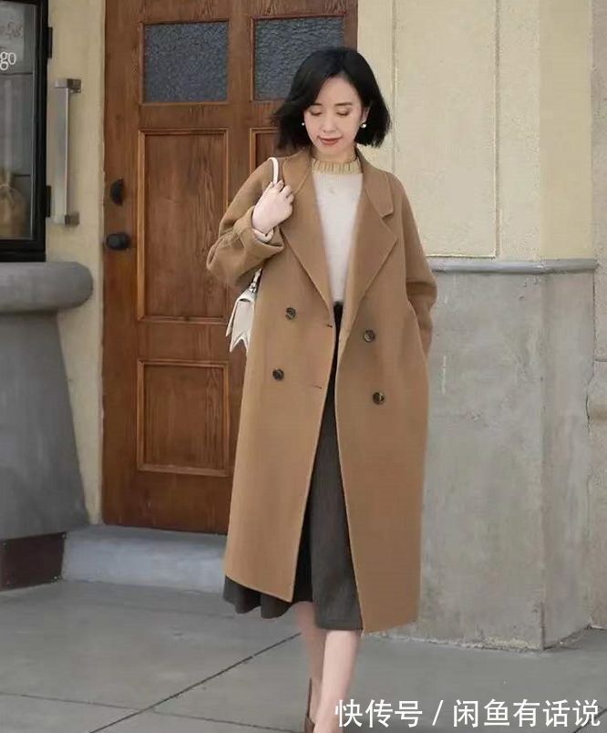 中年女人 过完一半冬天才发现:中年女人穿大衣时,还是配“半裙”最显气质