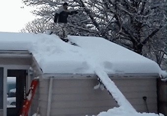 |搞笑GIF趣图：小男孩是个高手，这么轻易就躲过小女孩的偷袭