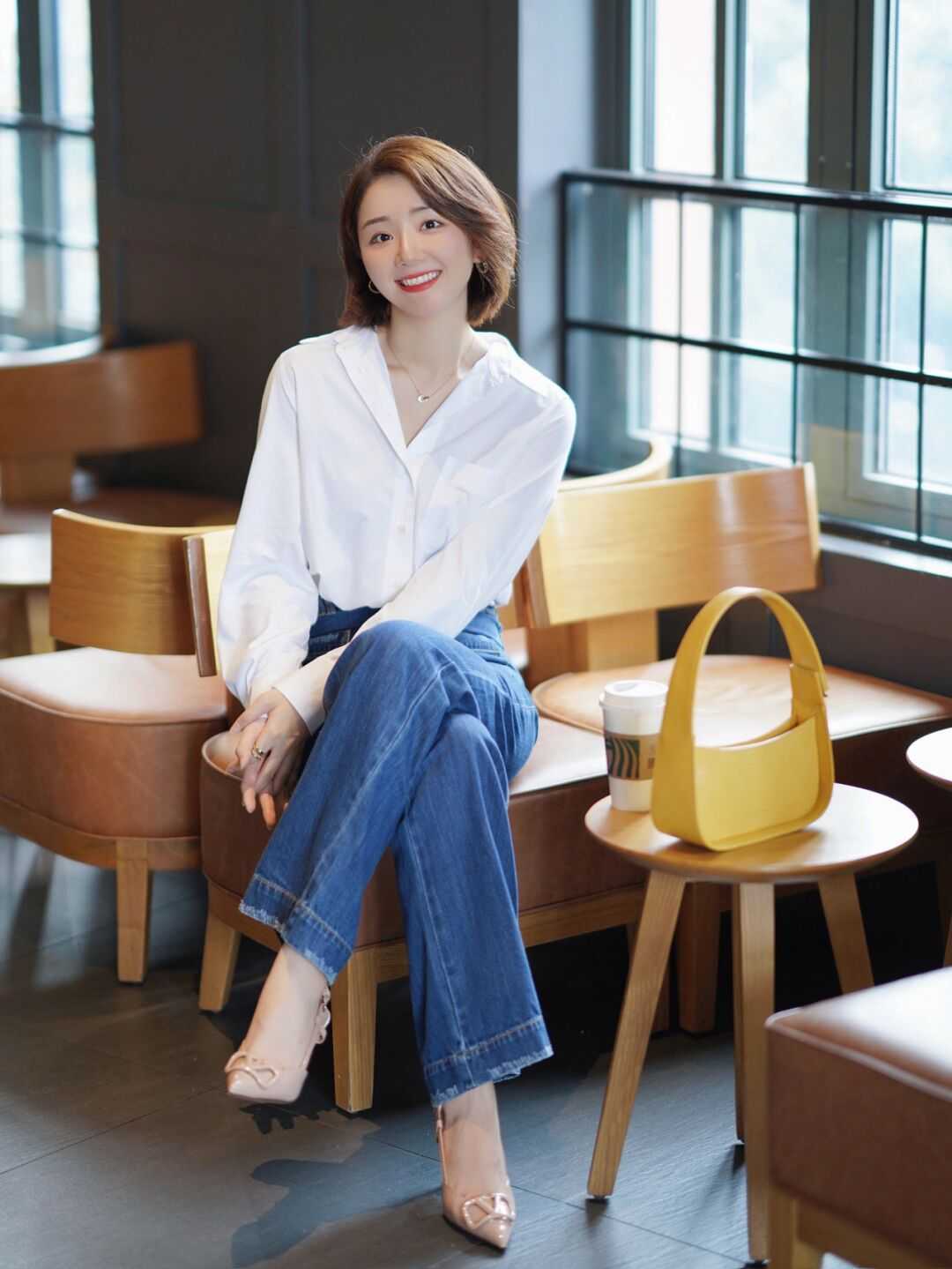 衬衫搭配|春天穿衣别再盲目跟风了!白衬衫+牛仔裤是今年顶流,简单大气