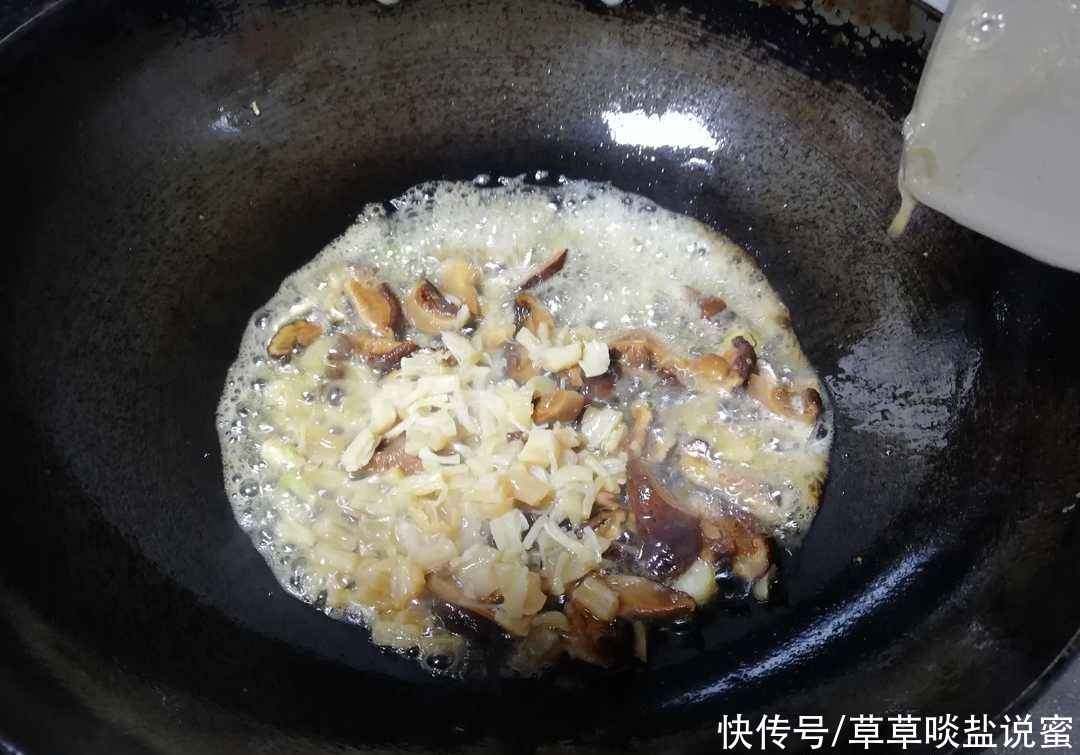  好吃|越是寒冷，芥菜越好吃，芥菜炒饭，冬季应时美味