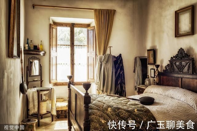 电梯|朋友冲动买下老旧二手房，住了半年就后悔，他总结了“3个缺点”