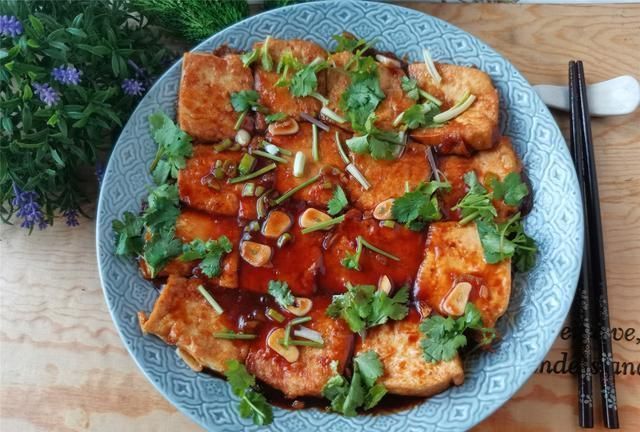 小窍门|家常豆腐的做法,教你小窍门,豆腐金黄不碎还入味,没有肉也好吃