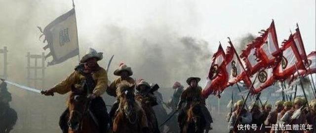 怕死|刽子手嘲讽死囚怕死,死囚我饿了,刽刽子手赶忙下跪先生请!