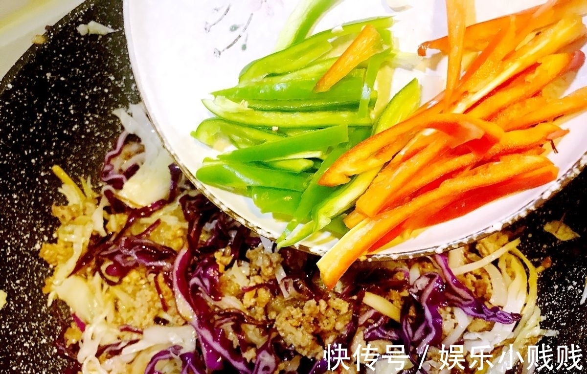 搭配|各种蔬菜的搭配，色彩缤纷，营养丰富，一道家常开胃菜完成