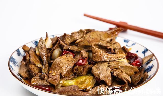 猪肝|猪肝别炒着吃了，学会这样做滑嫩无腥味，香辣开胃，全家爱吃！