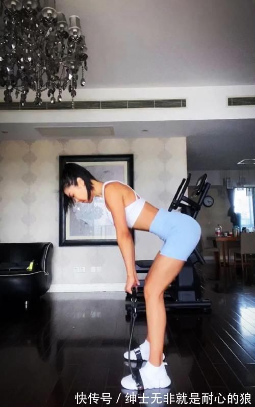 巧克力|身高175的巧克力腹肌女神,坚持健身5年,迷人身材斩获健身冠军