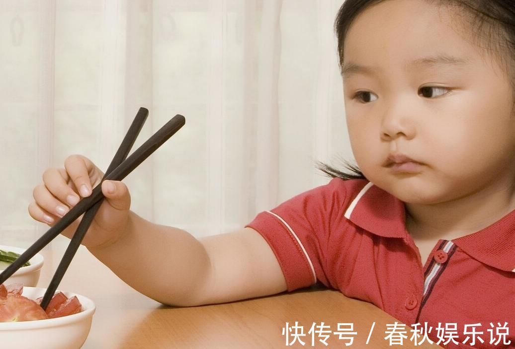 小崔|儿科医生：孩子睡前3种习惯，14岁后难长高，白白浪费10厘米