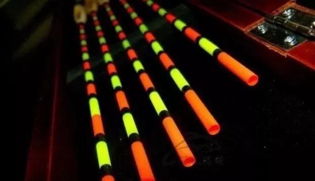 冬季钓鲫鱼,选择这样的浮漂最好用,只要出现动作就能提竿中鱼!