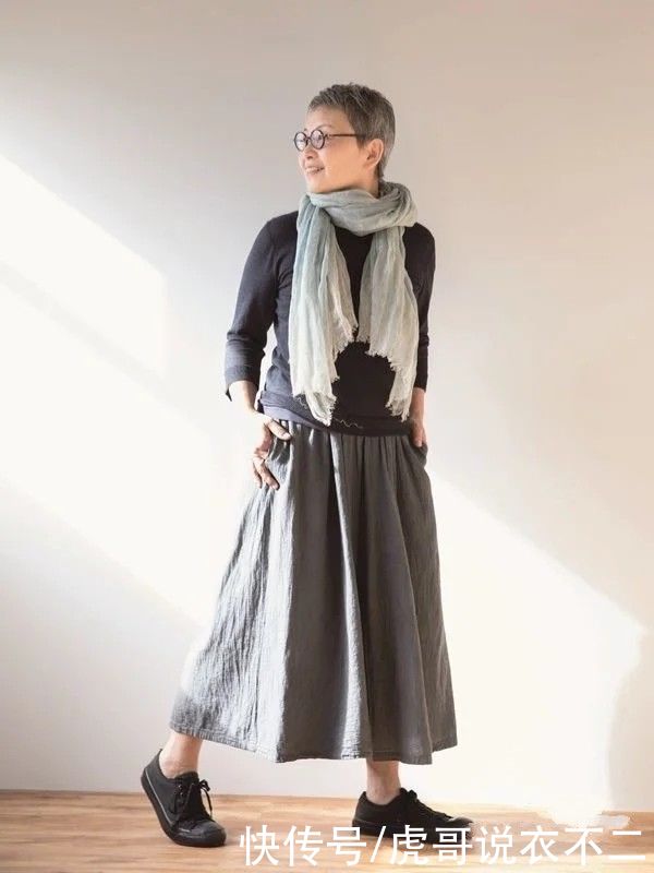 奶奶辈穿衣得体最重要，日本银发族们的夏日搭配，简洁舒适显气质