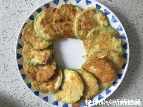 西葫芦|香喷喷的韩式香煎西葫芦,简单易操作,10分钟就搞定了
