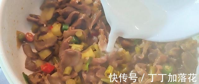 酸辣鸡胗最好吃的做法！酸辣爽口，特别下饭！家常做法！