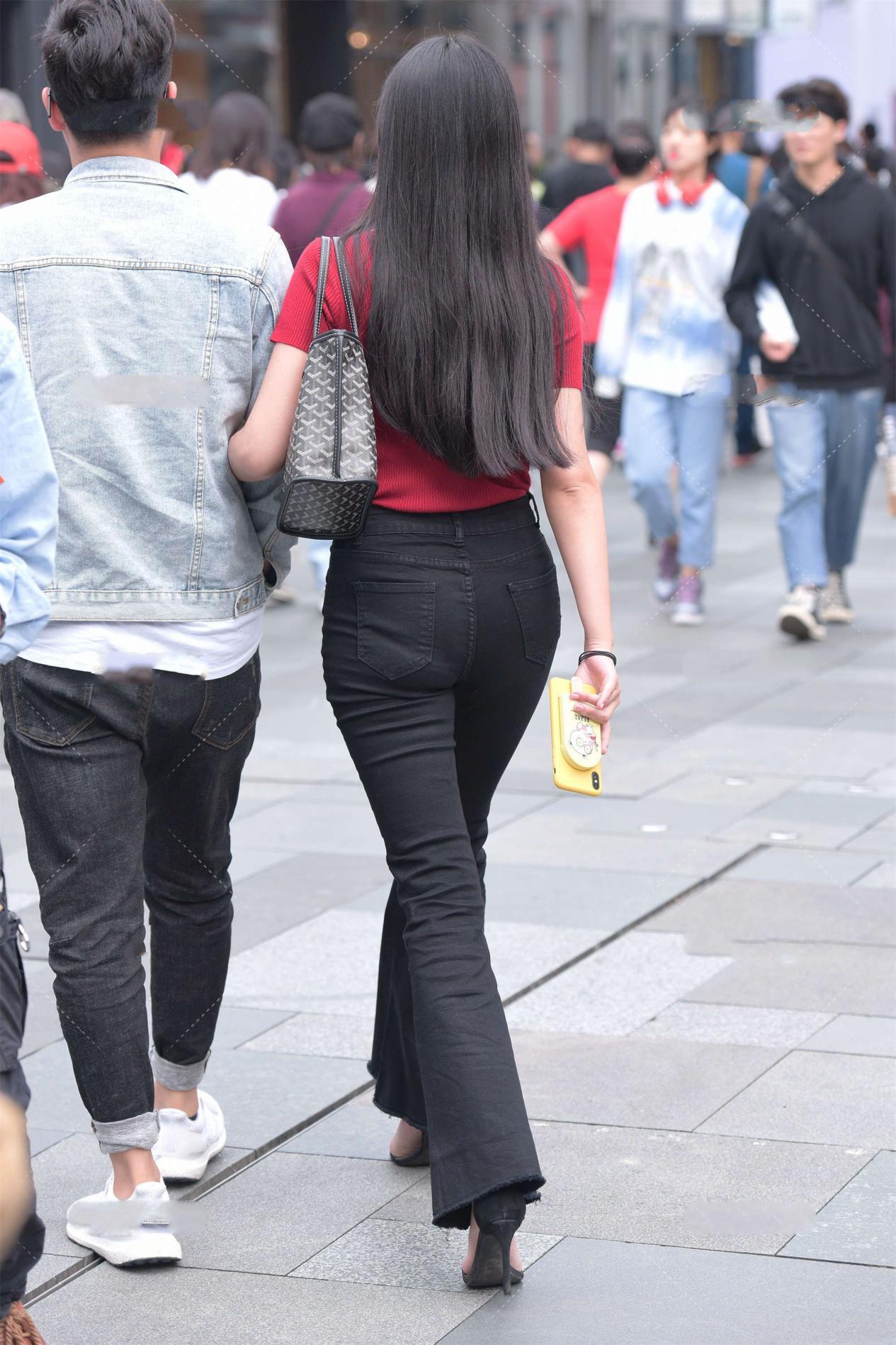 红色|当“高调红”遇上“低调黑”, 时髦感十足