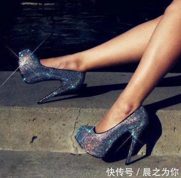 都市丽人 细跟鞋颇有质感,如同星星般闪耀!