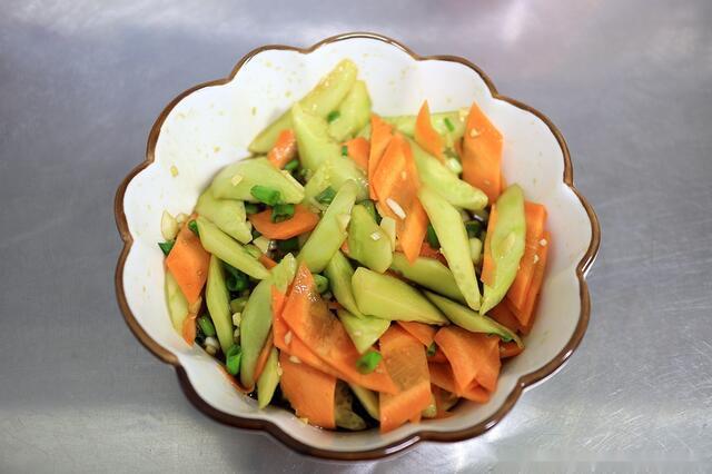 夏天哪儿能少了5分钟凉拌菜,开胃柔韧多汁,年年吃年年爱