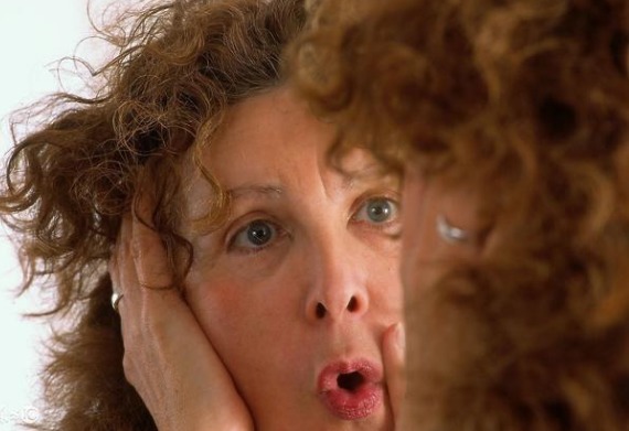 皱纹|女性快绝经时，身体会发出几个“暗号”，若你没有，绝经离你还远