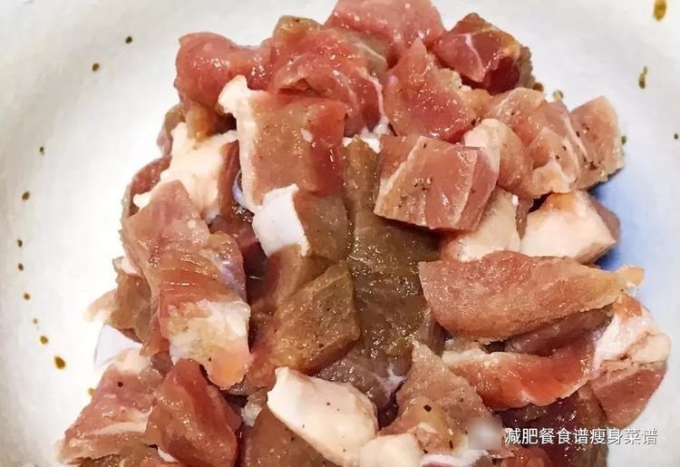 黑胡椒|一个月瘦8斤，减脂午餐怎么做？学会万能搭配公式，你也能瘦8斤