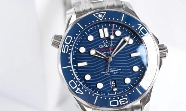 只差一万！欧米茄海马300和劳力士探险家一代，怎么选