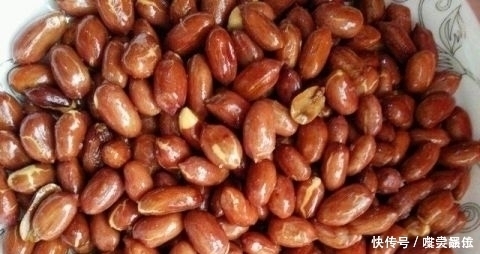 炒花生米时,万万不要直接下油锅炒,多加这1步,每一粒都嘎嘣脆