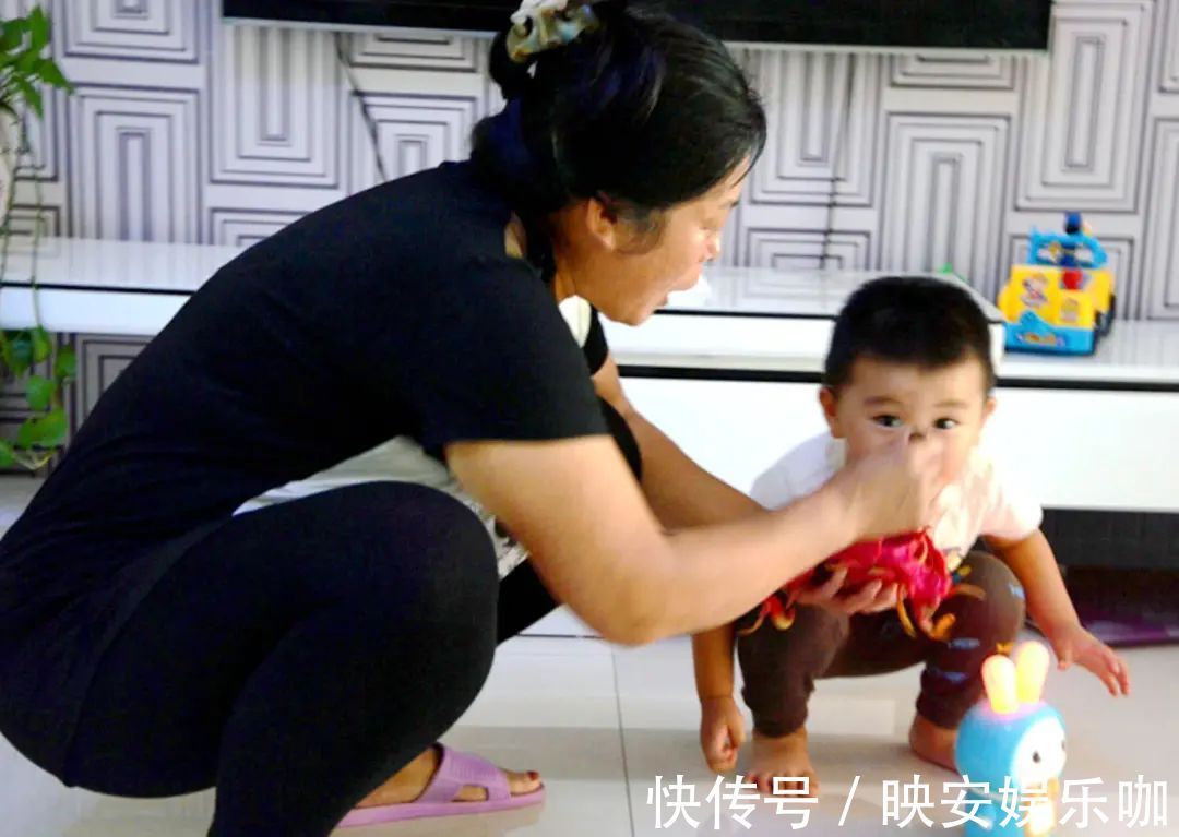 方静|“亲家,娃上幼儿园后我来带”,奶奶捡漏式带娃惹众怒:算得好精