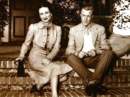 胸针 辛普森夫人的珠宝欣赏,她的豹子手镯柔性真好,能自己垂到手腕上