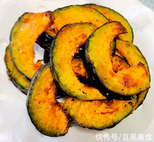 这道空气炸锅烤南瓜一上桌，全家都爱吃