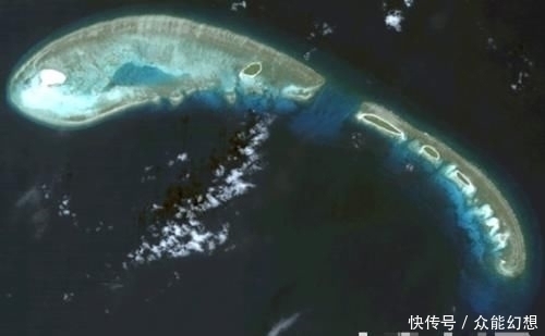 南海新岛屿呼之欲出数艘挖泥船填海造岛，3500米机场跑道拔地而起