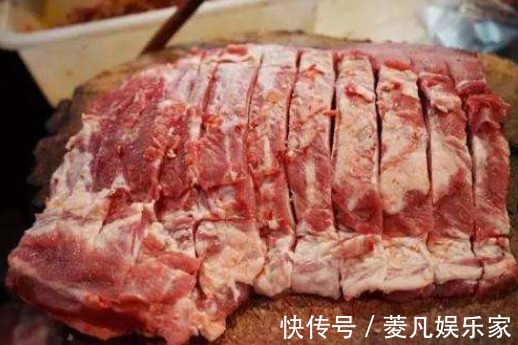 买排骨,只挑大的是“外行”!牢记“买3不买3”,保证新鲜又营养