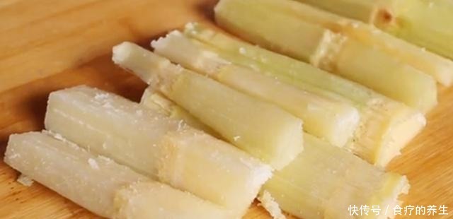 喉咙干痒不舒服,试试每周喝一碗它,润肺止咳化痰,睡得好吃得香