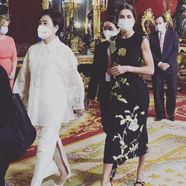 廓形|韩国第一夫人穿泡泡袖展温婉东方美,西班牙王后用“中国风”致敬