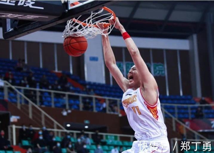 cb狂胜34分!广厦3星62+15打疯了,CBA黑马原形毕露,9连胜后4连败