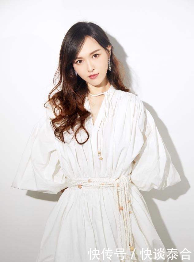 女人|年过40的女人,留什么发型显年轻?试试这几款,优雅大气还时髦