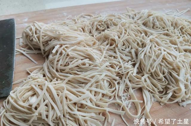 有名|童年记忆中,这是北方民间有名的美食,去了饭店却吃不上,没卖的