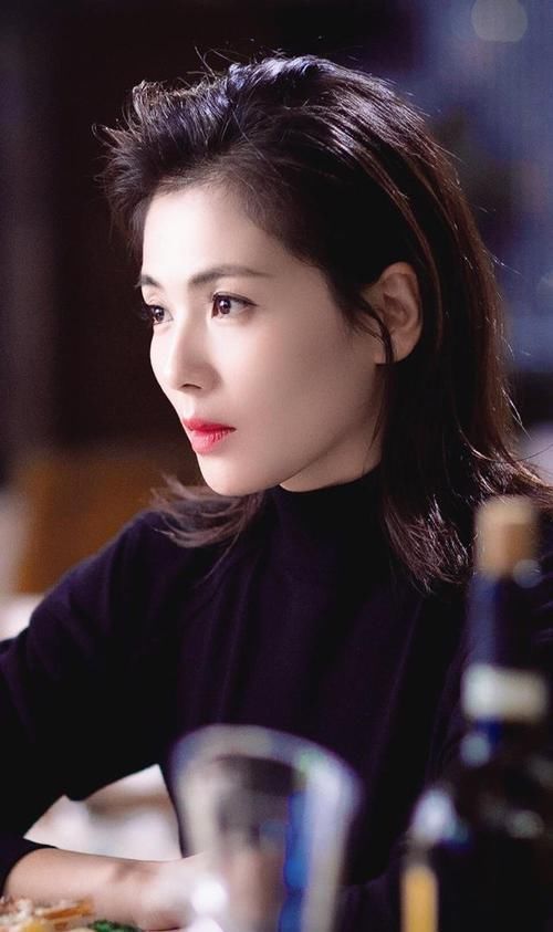 女人40岁后,别乱烫发这3种'短发'不仅减龄,还特别好看